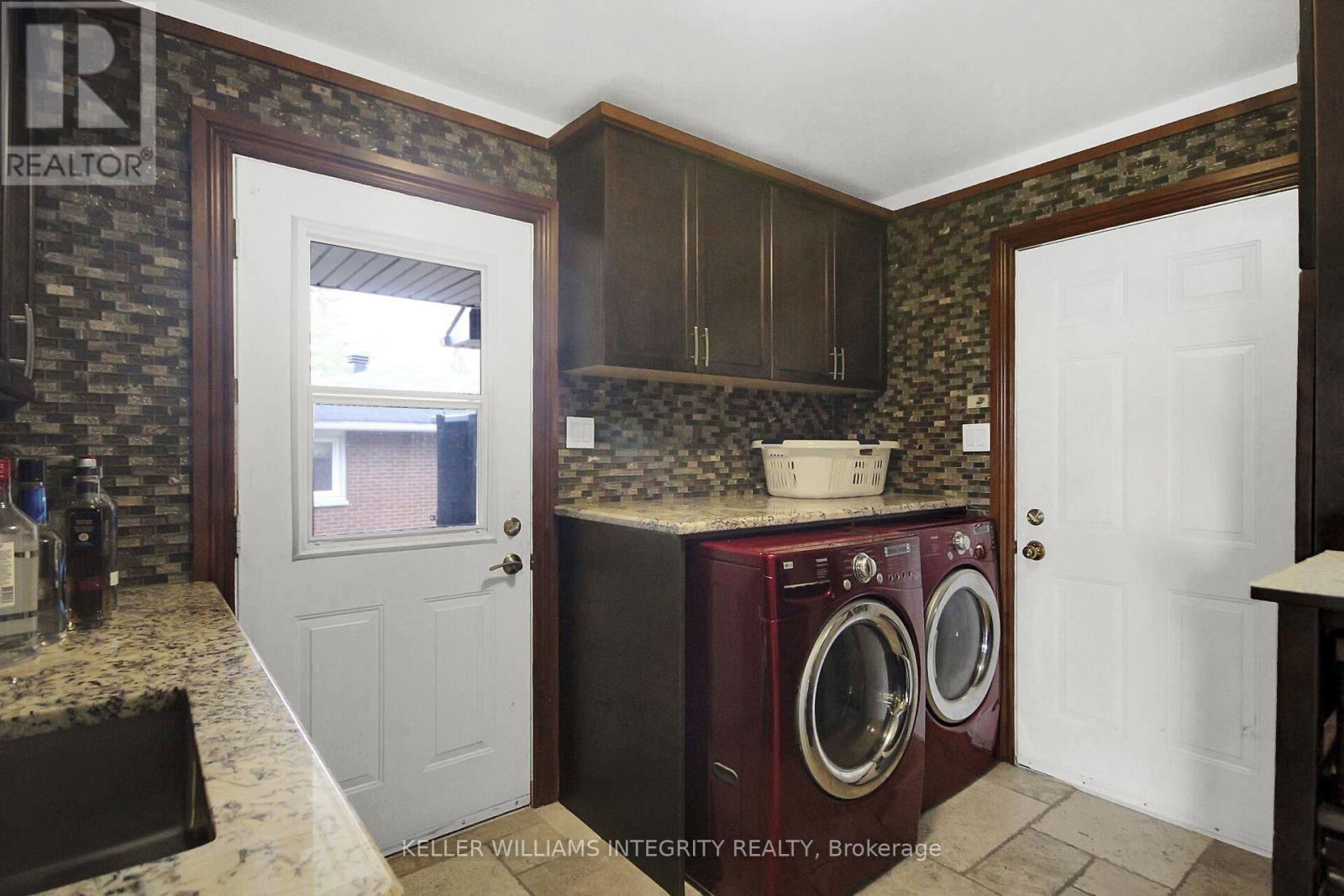 












2796 QUINN ROAD

,
Ottawa,




Ontario
K1T3V5

