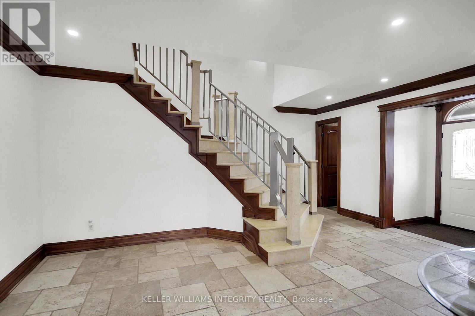 












2796 QUINN ROAD

,
Ottawa,




Ontario
K1T3V5

