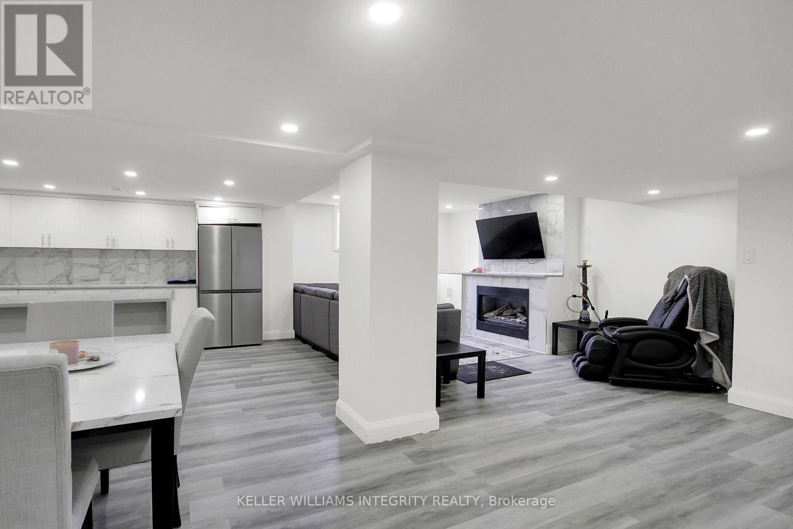 












2796 QUINN ROAD

,
Ottawa,




Ontario
K1T3V5

