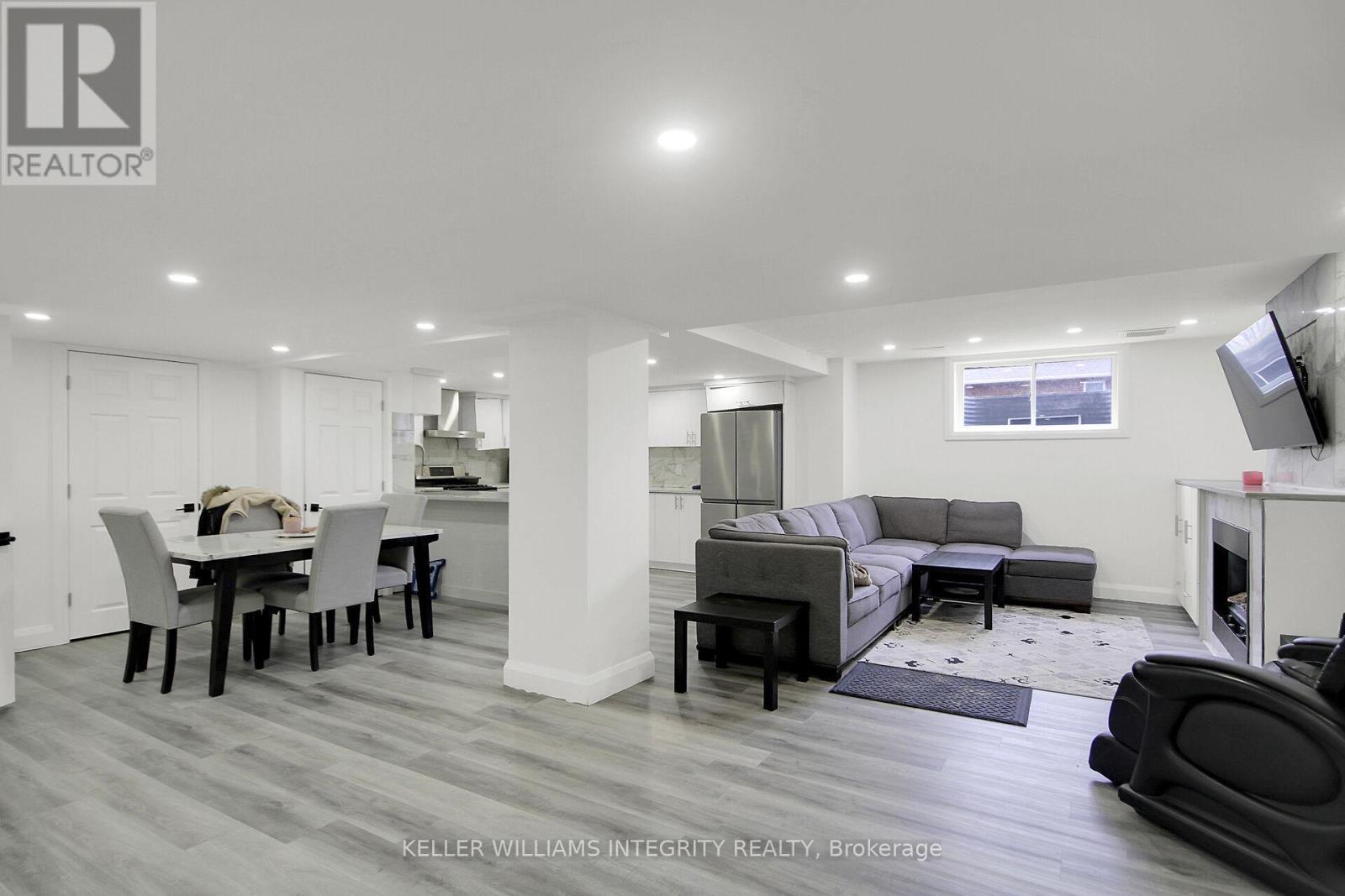 












2796 QUINN ROAD

,
Ottawa,




Ontario
K1T3V5

