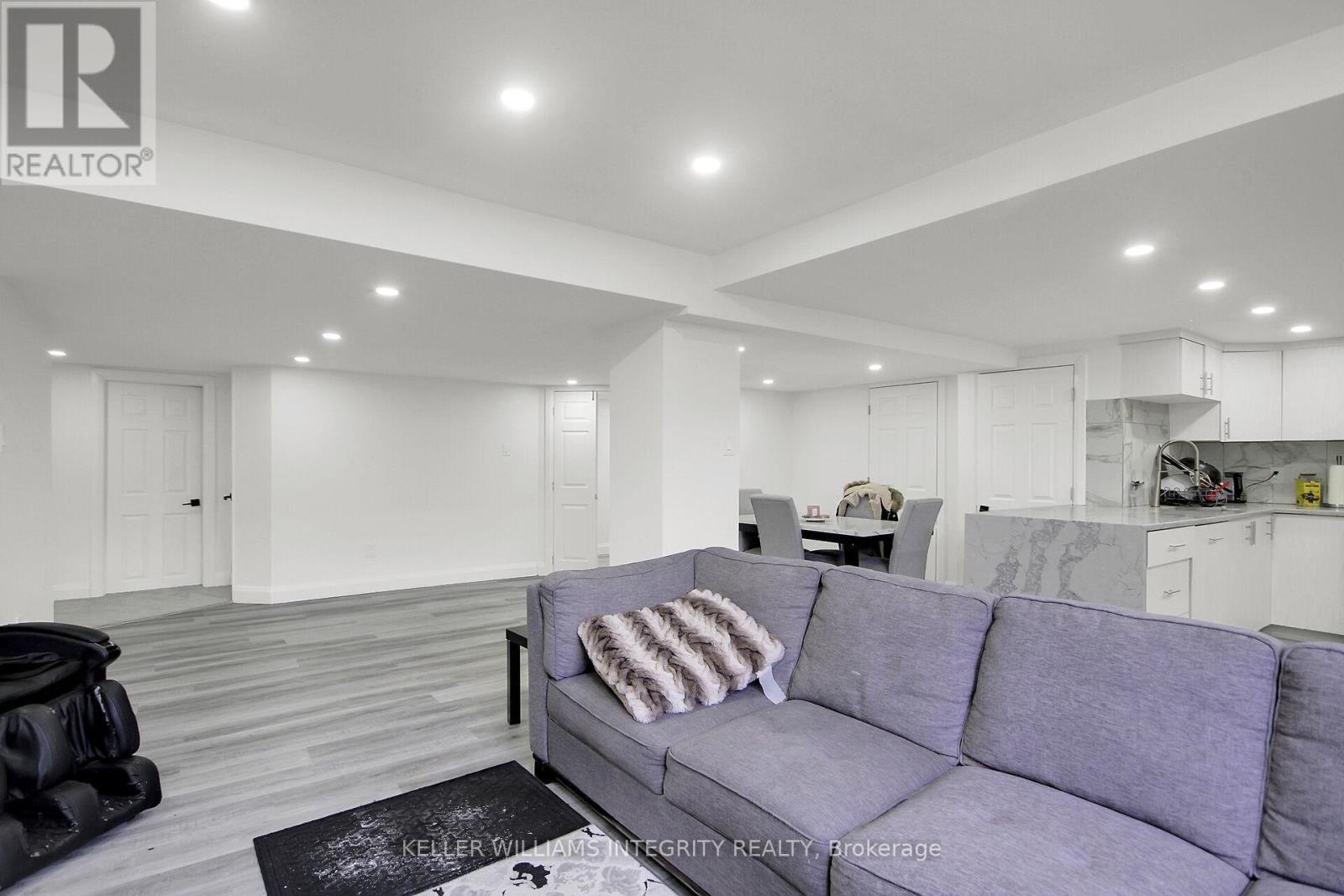 












2796 QUINN ROAD

,
Ottawa,




Ontario
K1T3V5

