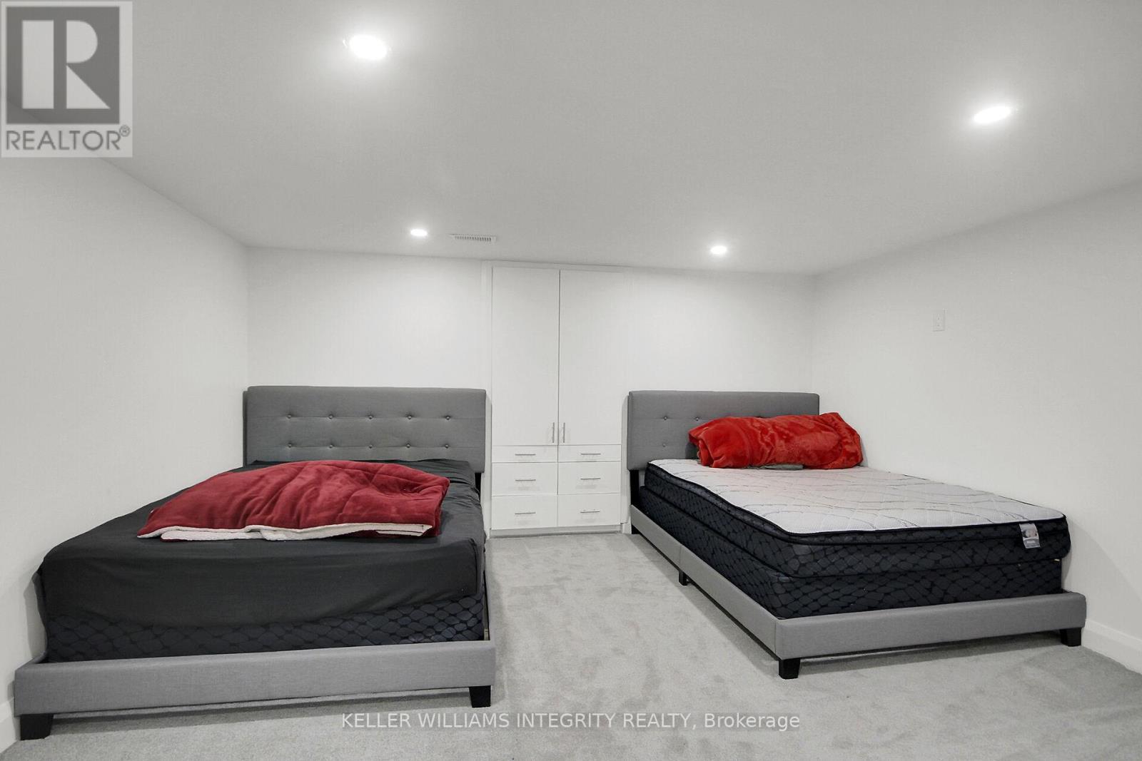 












2796 QUINN ROAD

,
Ottawa,




Ontario
K1T3V5

