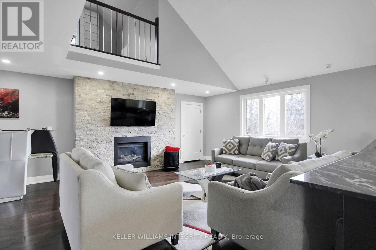 












2796 QUINN ROAD

,
Ottawa,




Ontario
K1T3V5

