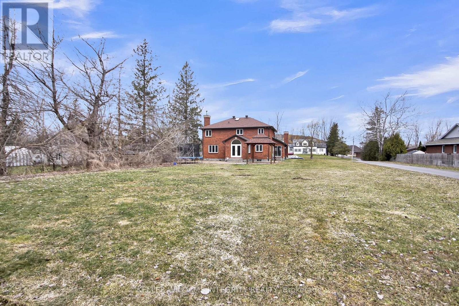 












2796 QUINN ROAD

,
Ottawa,




Ontario
K1T3V5

