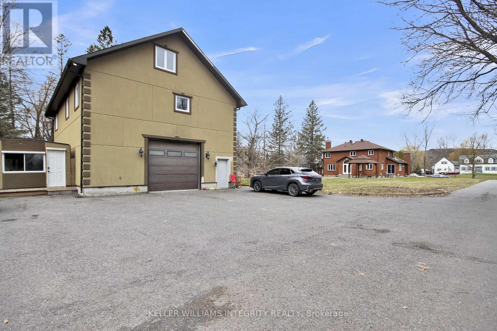 












2796 QUINN ROAD

,
Ottawa,




Ontario
K1T3V5

