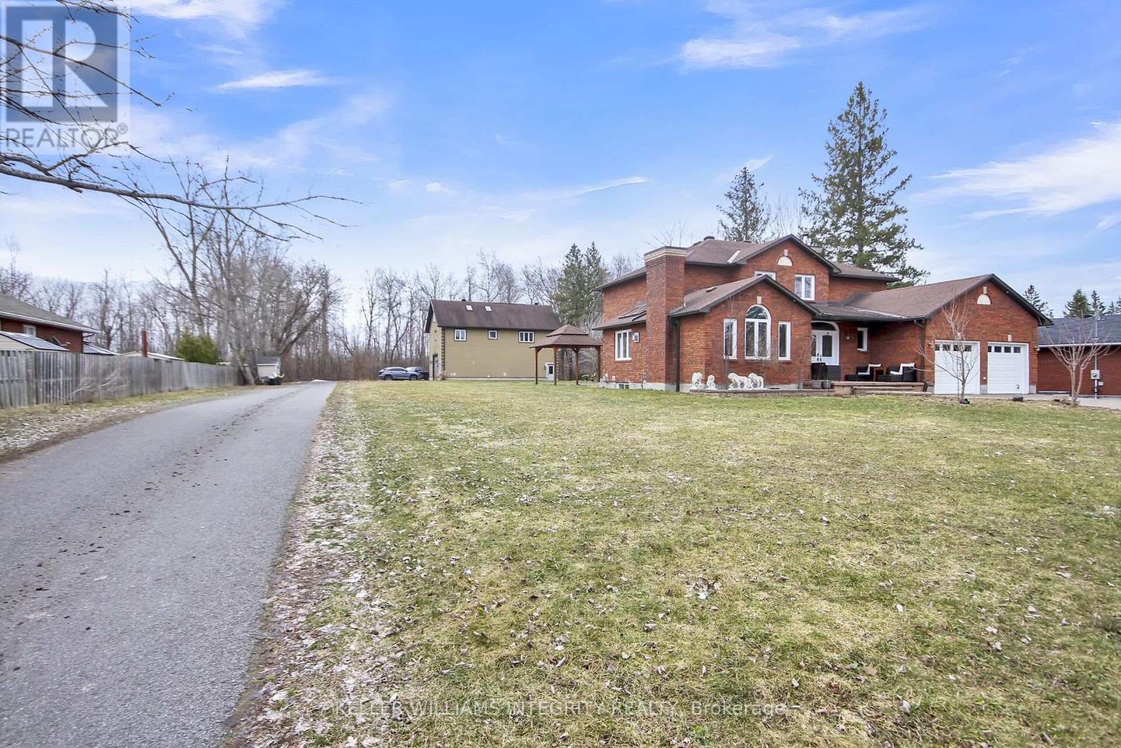 












2796 QUINN ROAD

,
Ottawa,




Ontario
K1T3V5

