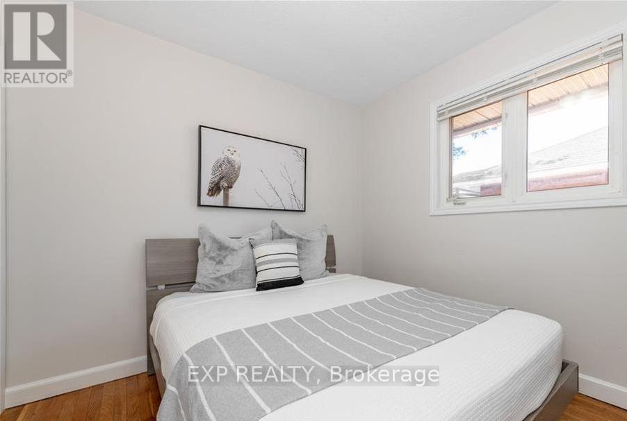 












109 MEADOWLANDS DRIVE W

,
Ottawa,




Ontario
K2G2S1

