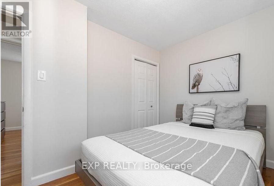 












109 MEADOWLANDS DRIVE W

,
Ottawa,




Ontario
K2G2S1

