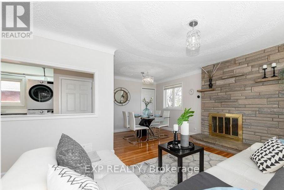












109 MEADOWLANDS DRIVE W

,
Ottawa,




Ontario
K2G2S1

