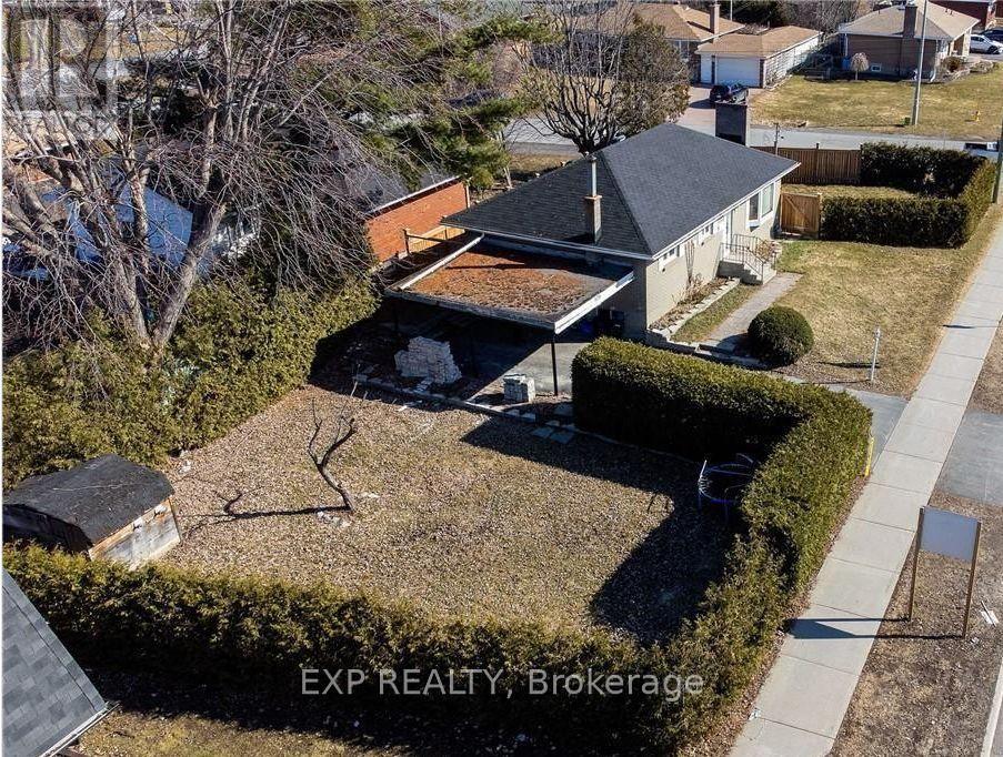 












109 MEADOWLANDS DRIVE W

,
Ottawa,




Ontario
K2G2S1

