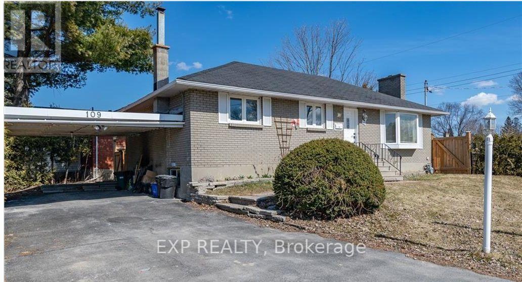 












109 MEADOWLANDS DRIVE W

,
Ottawa,




Ontario
K2G2S1

