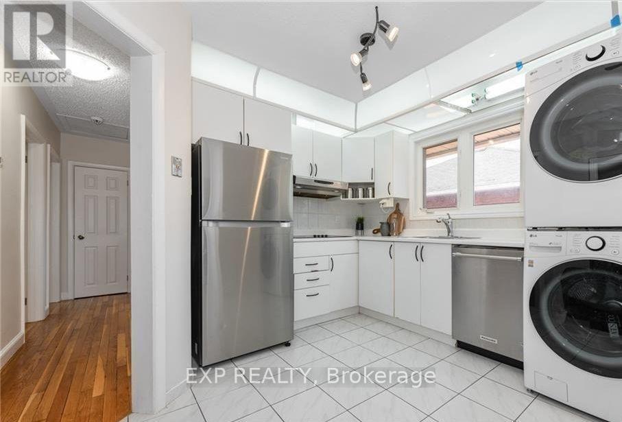 












109 MEADOWLANDS DRIVE W

,
Ottawa,




Ontario
K2G2S1

