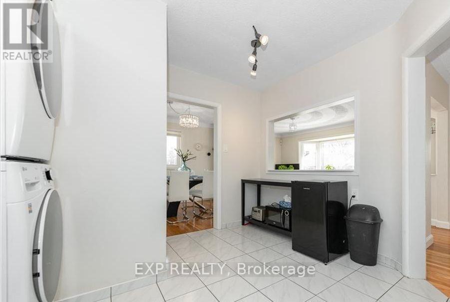 












109 MEADOWLANDS DRIVE W

,
Ottawa,




Ontario
K2G2S1

