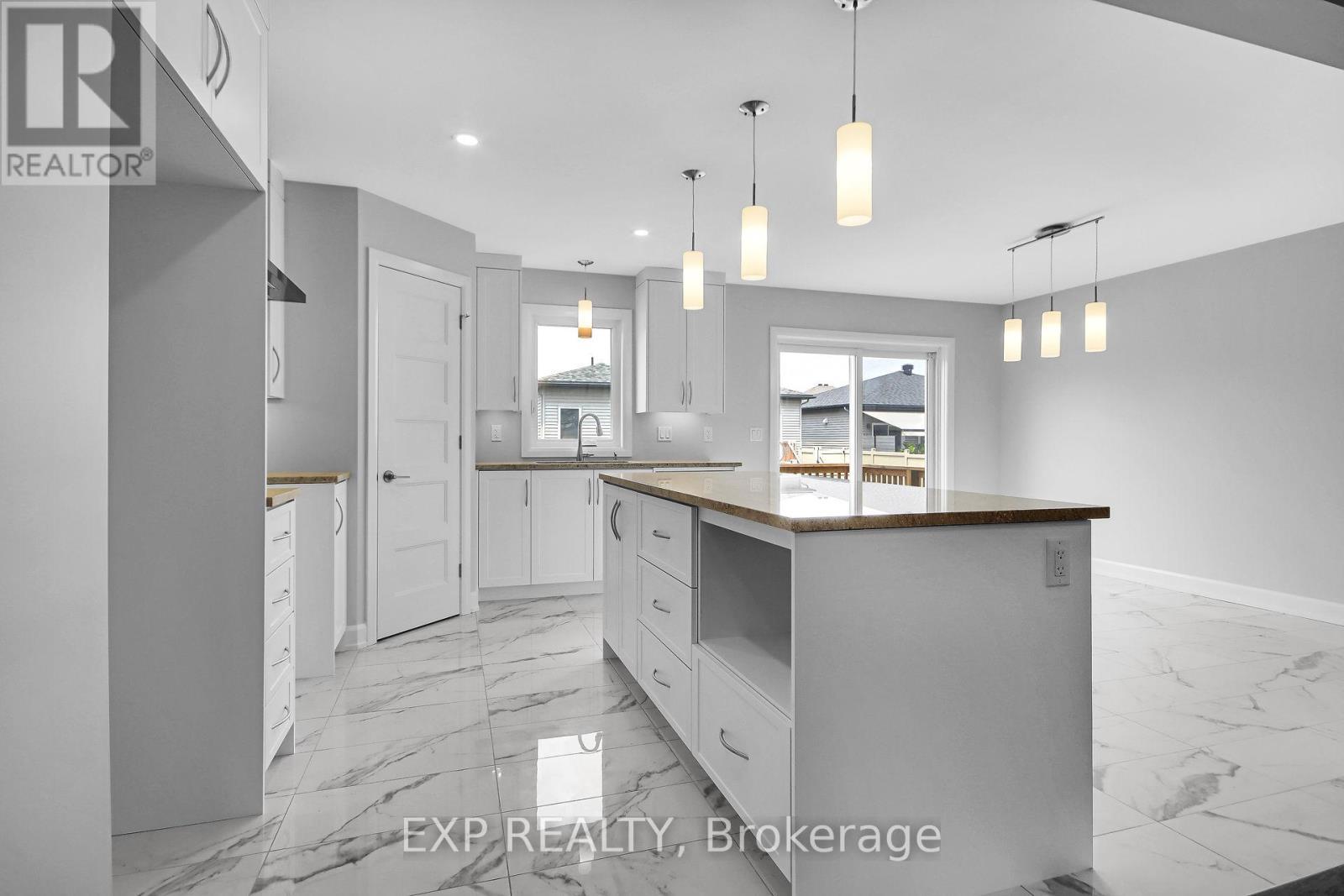 












647 PARKVIEW TERRACE

,
Russell,




Ontario
K4R0C6

