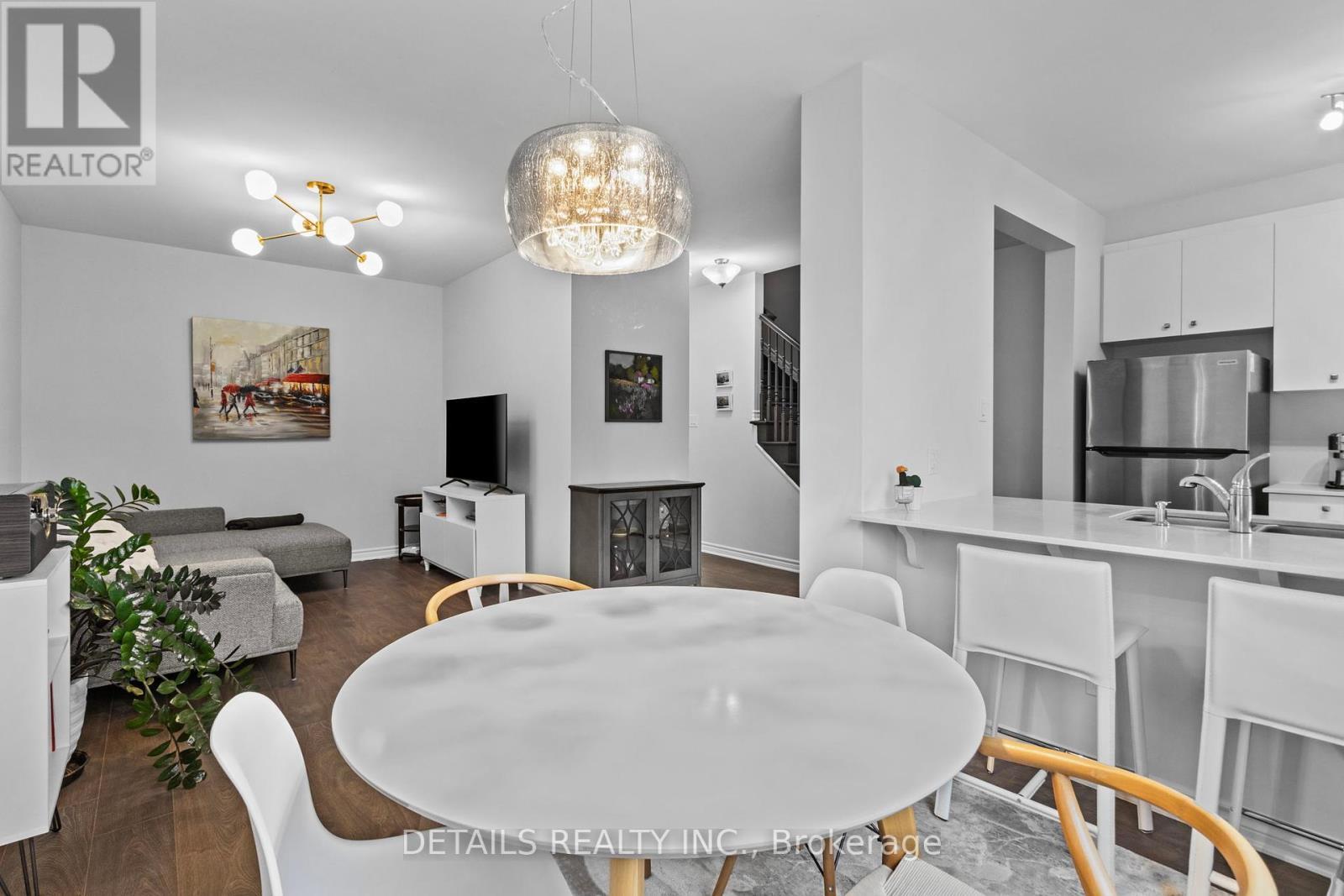 












827 KINIW PRIVATE

,
Ottawa,




Ontario
K1K5A3

