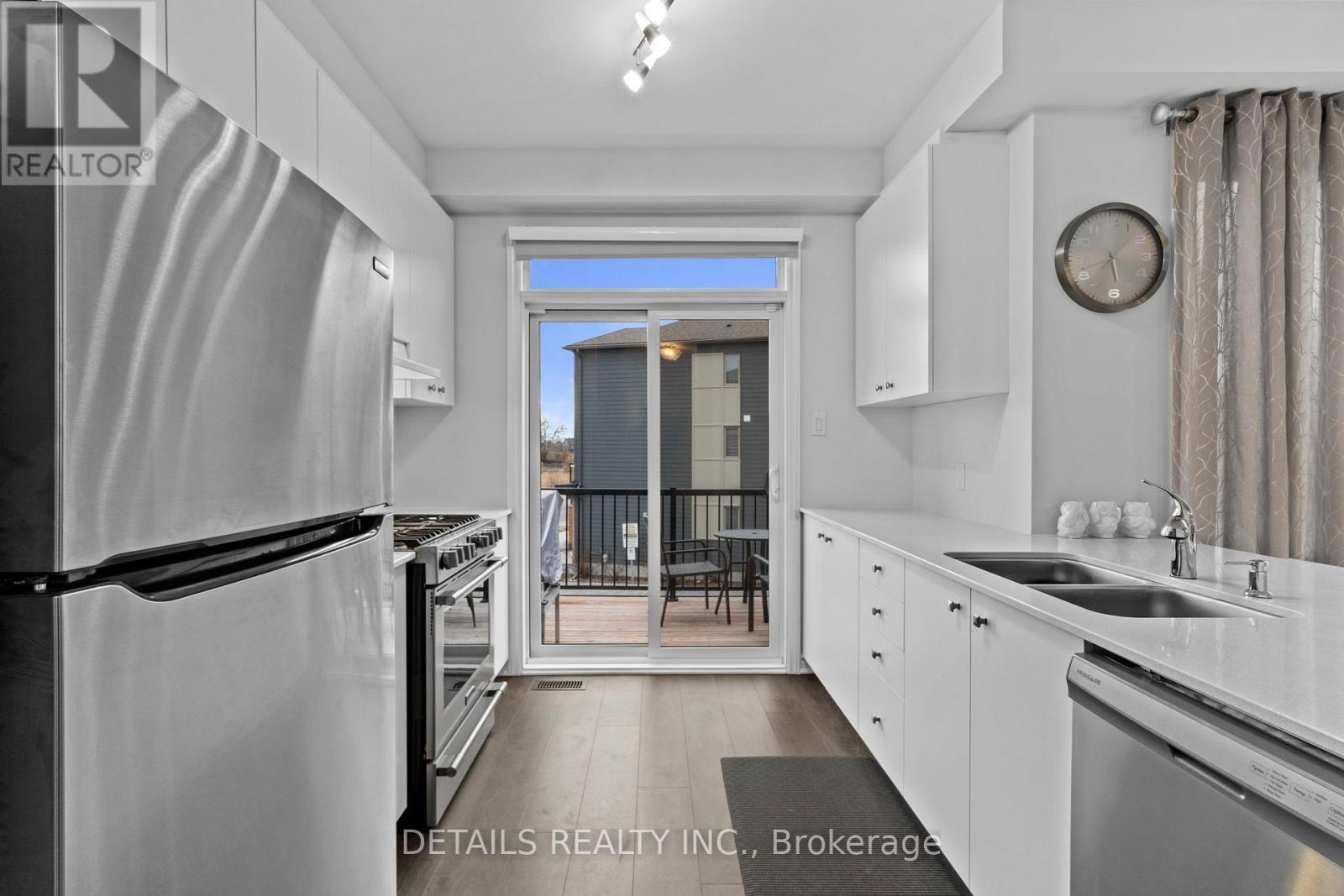 












827 KINIW PRIVATE

,
Ottawa,




Ontario
K1K5A3

