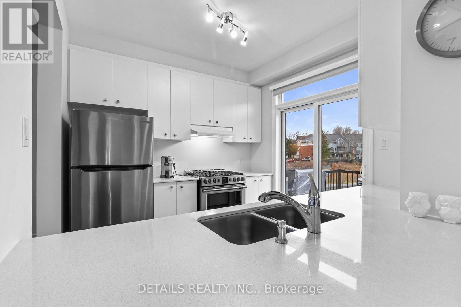 












827 KINIW PRIVATE

,
Ottawa,




Ontario
K1K5A3

