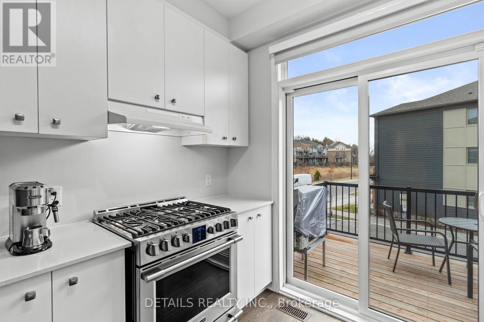 












827 KINIW PRIVATE

,
Ottawa,




Ontario
K1K5A3

