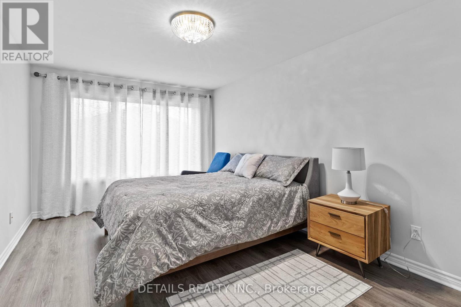 












827 KINIW PRIVATE

,
Ottawa,




Ontario
K1K5A3

