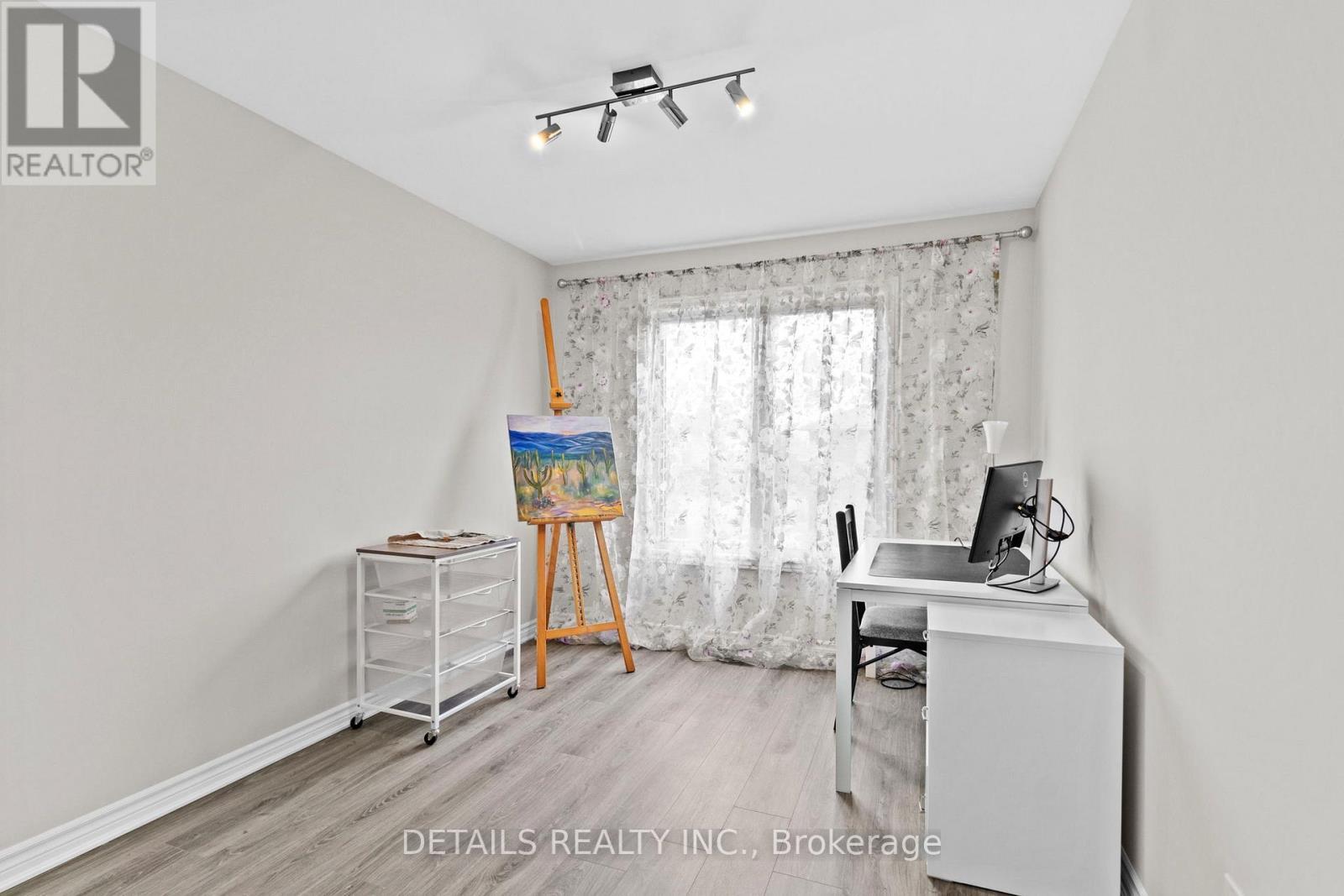 












827 KINIW PRIVATE

,
Ottawa,




Ontario
K1K5A3

