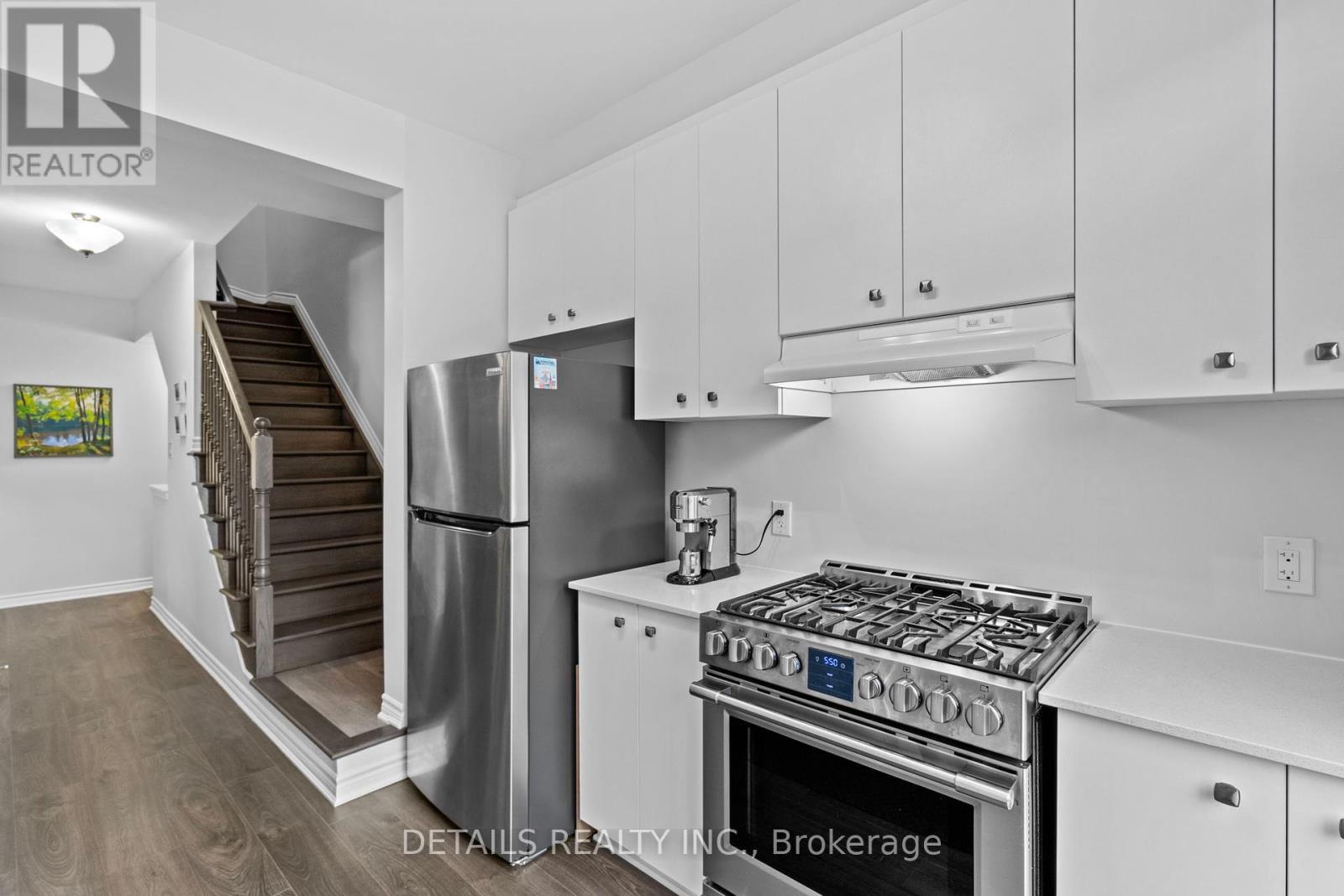 












827 KINIW PRIVATE

,
Ottawa,




Ontario
K1K5A3

