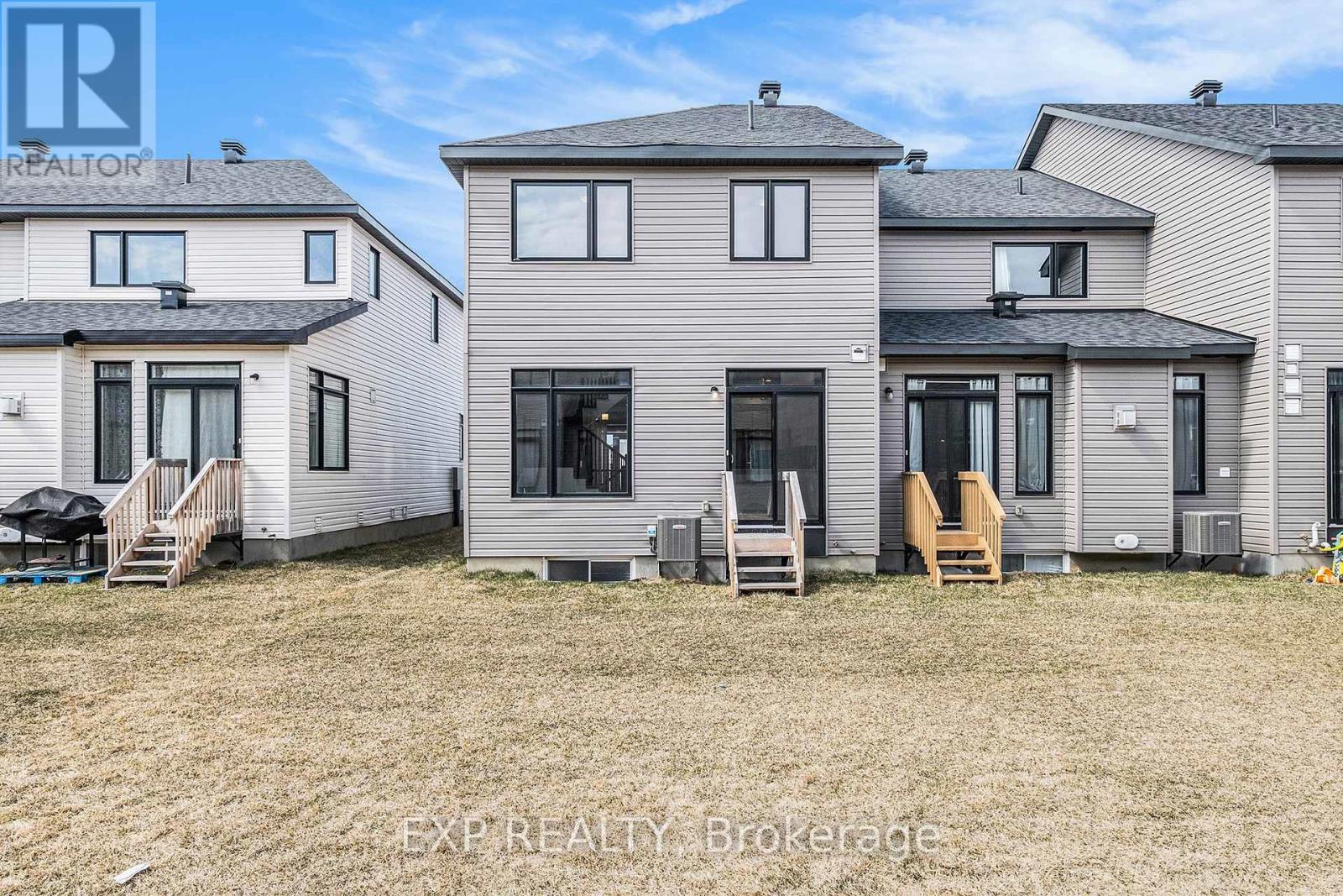 












27 MOOSONEE CRESCENT

,
Ottawa,




Ontario
K4M0L9

