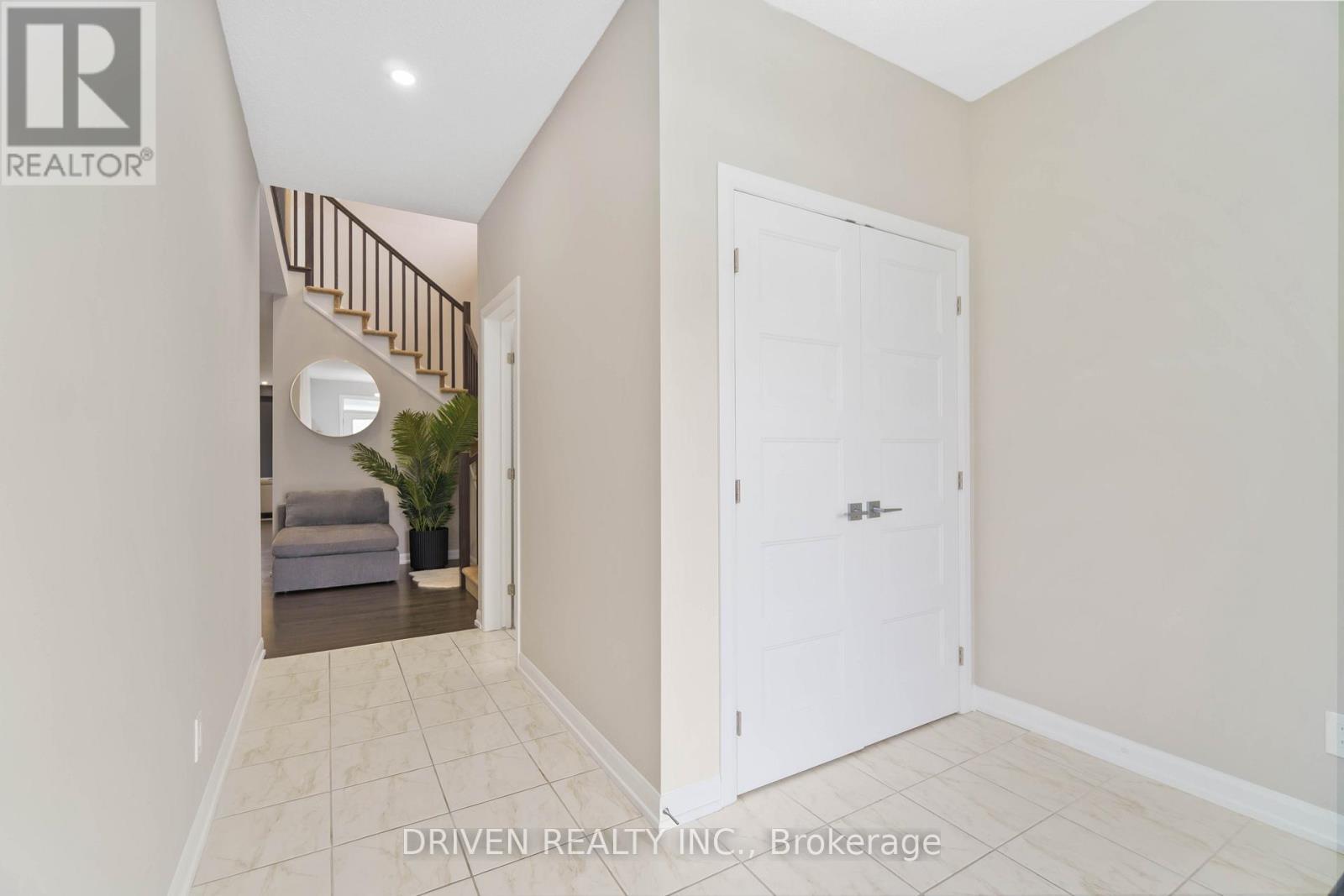 












334 STERLING AVENUE

,
Clarence-Rockland,




Ontario
K4K0L2


