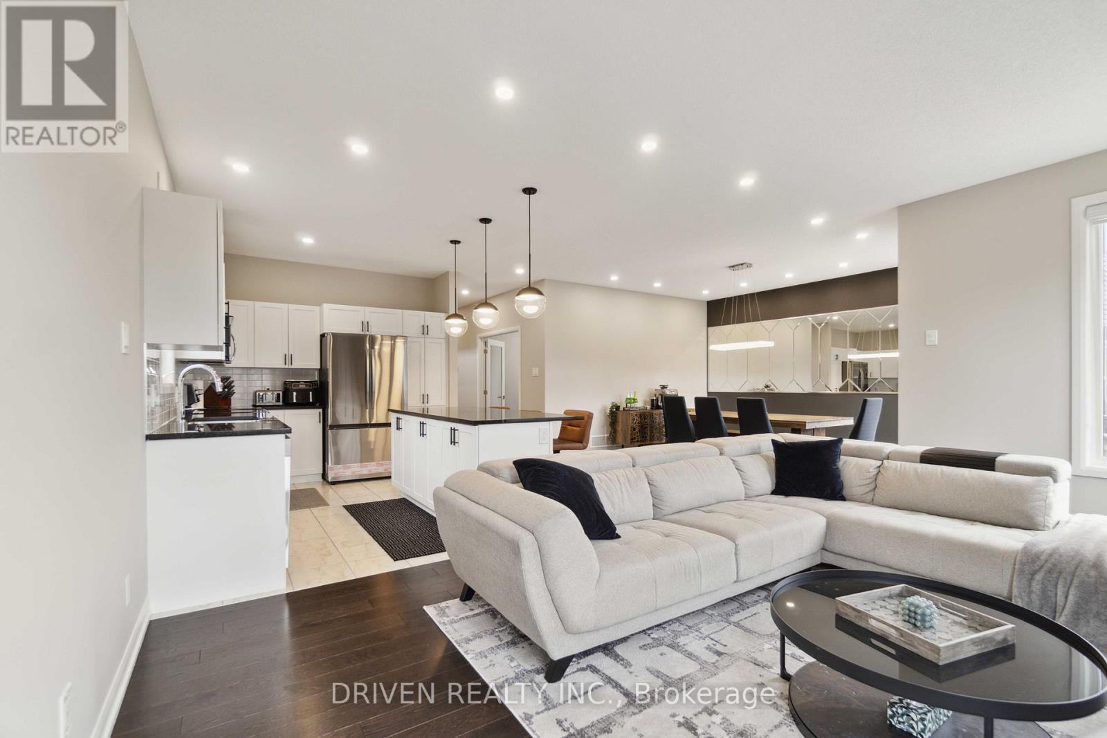 












334 STERLING AVENUE

,
Clarence-Rockland,




Ontario
K4K0L2

