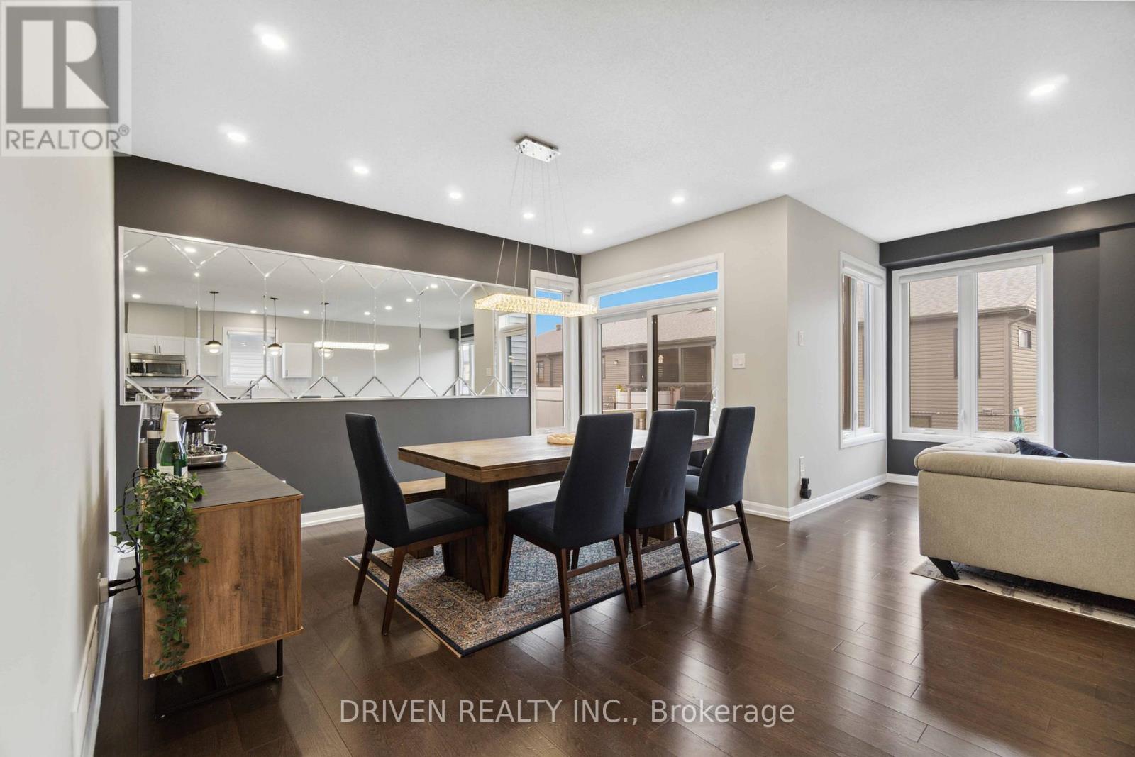 












334 STERLING AVENUE

,
Clarence-Rockland,




Ontario
K4K0L2

