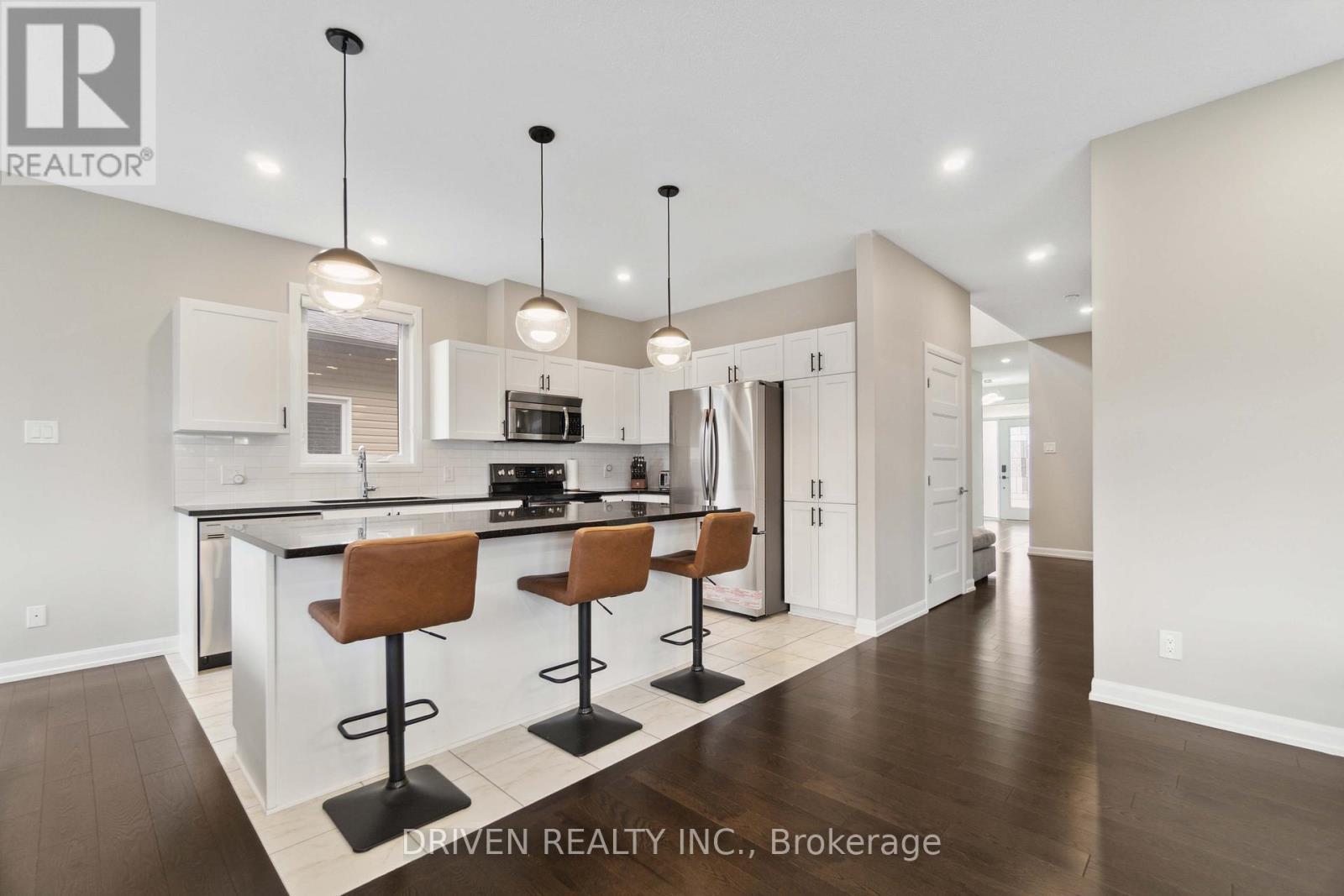 












334 STERLING AVENUE

,
Clarence-Rockland,




Ontario
K4K0L2

