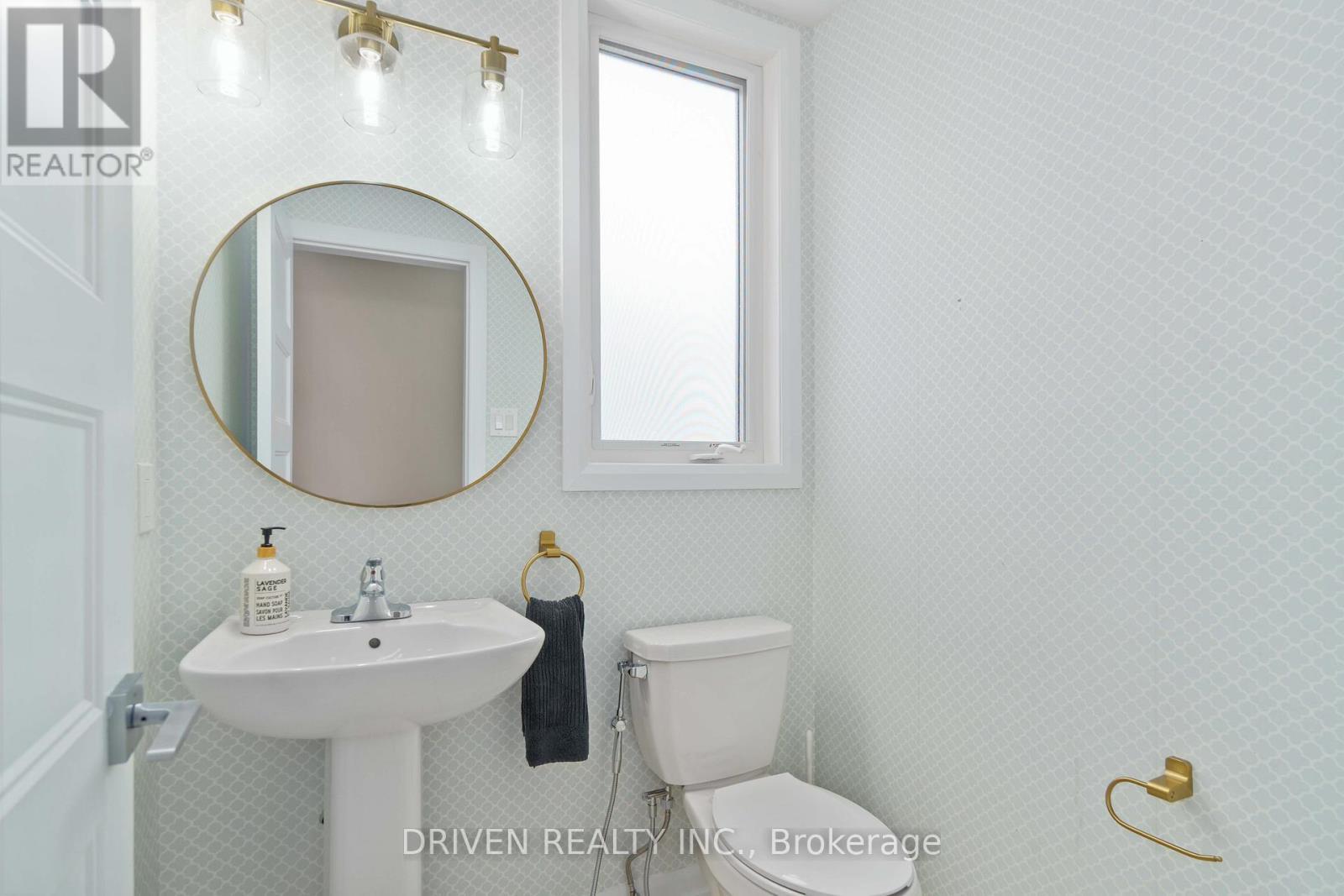 












334 STERLING AVENUE

,
Clarence-Rockland,




Ontario
K4K0L2

