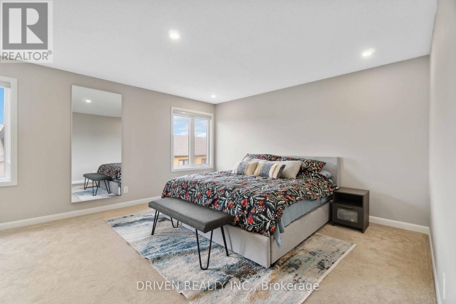 












334 STERLING AVENUE

,
Clarence-Rockland,




Ontario
K4K0L2

