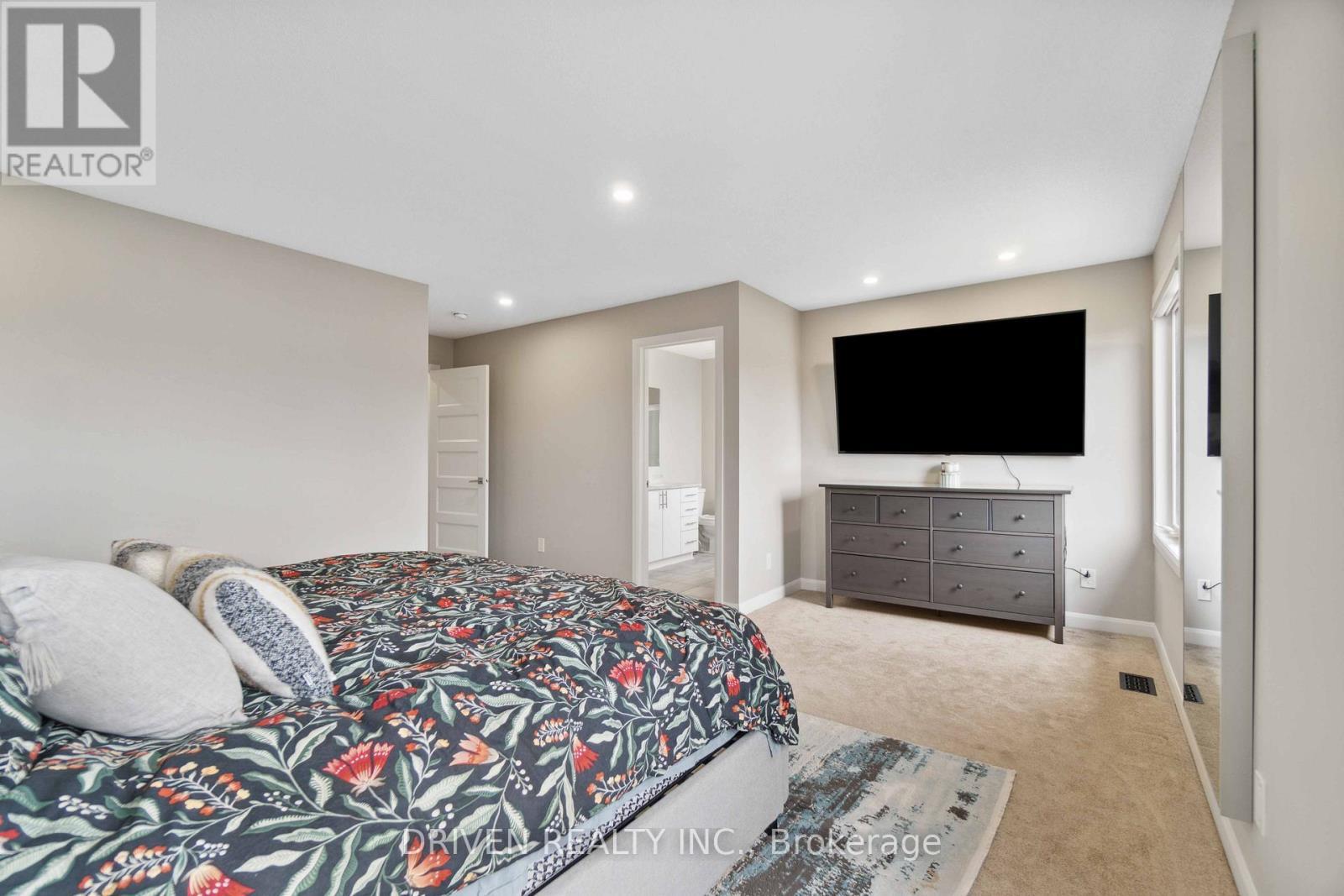 












334 STERLING AVENUE

,
Clarence-Rockland,




Ontario
K4K0L2

