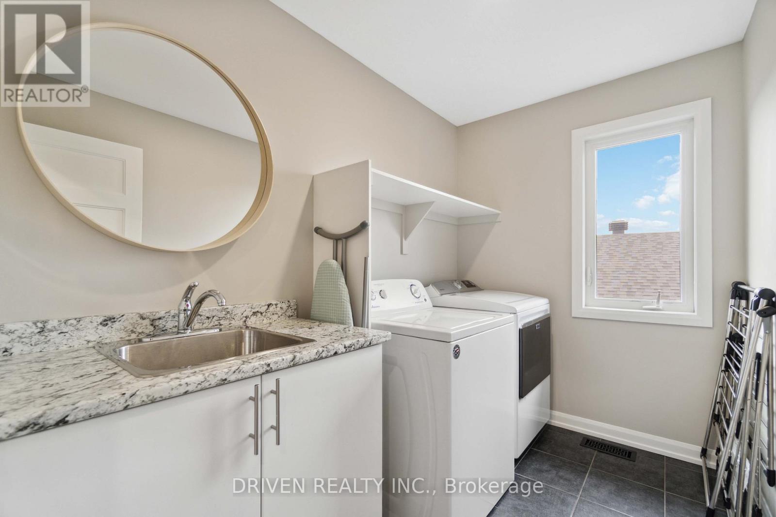 












334 STERLING AVENUE

,
Clarence-Rockland,




Ontario
K4K0L2

