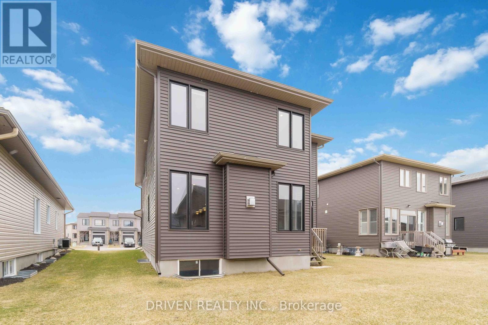 












334 STERLING AVENUE

,
Clarence-Rockland,




Ontario
K4K0L2

