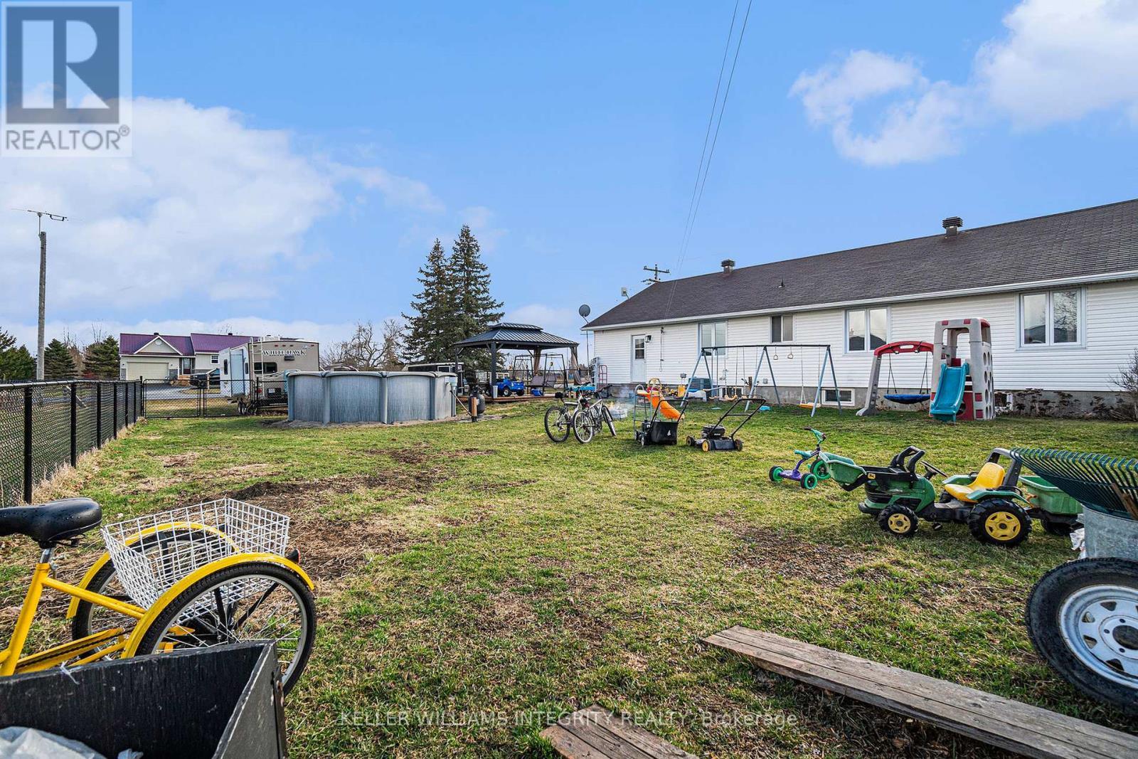 












2589 COUNTY ROAD 7 ROAD

,
North Dundas,




Ontario
K0C1H0

