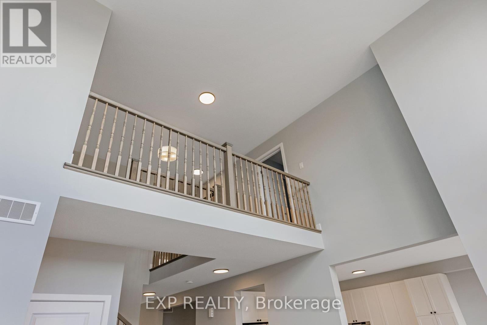 












584 PAAKANAAK AVENUE

,
Ottawa,




Ontario
K1X0J6

