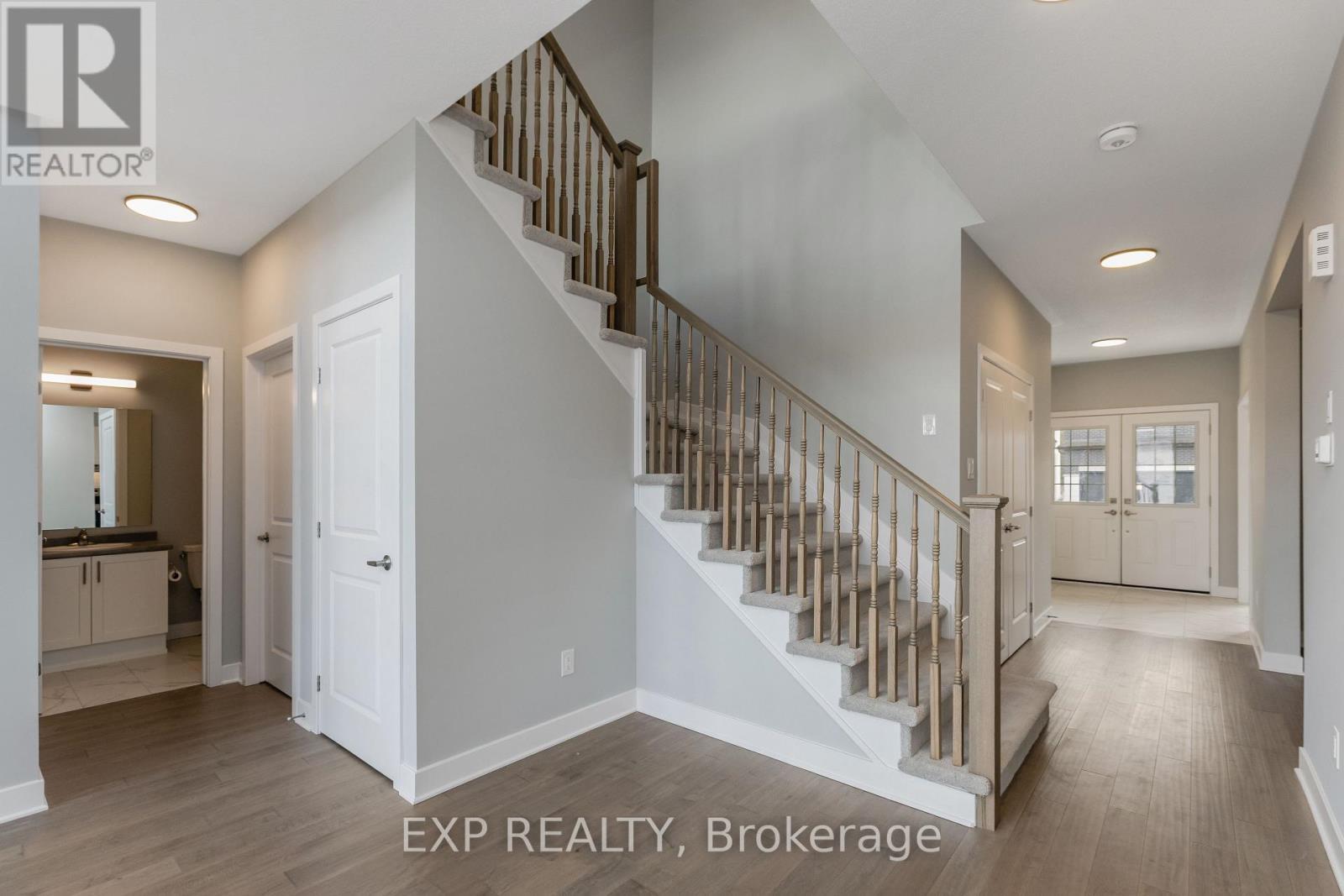 












584 PAAKANAAK AVENUE

,
Ottawa,




Ontario
K1X0J6


