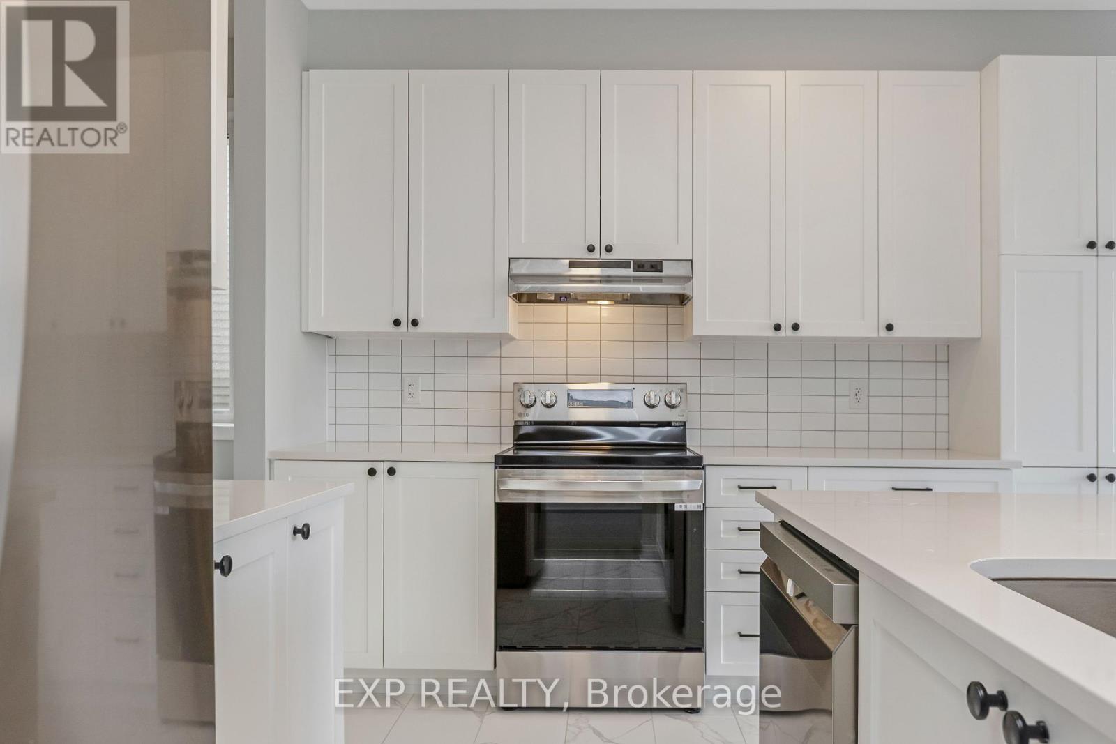












584 PAAKANAAK AVENUE

,
Ottawa,




Ontario
K1X0J6

