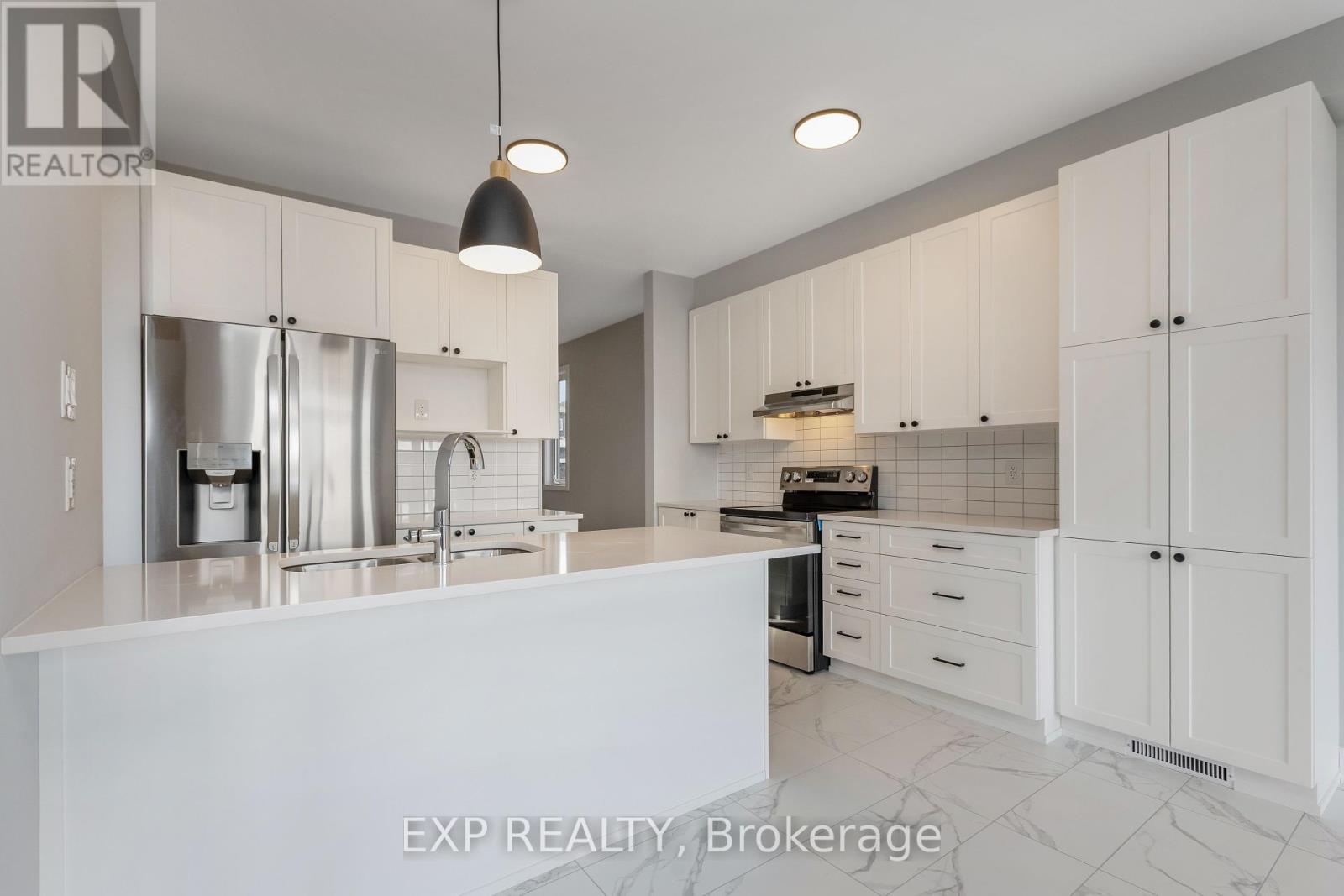 












584 PAAKANAAK AVENUE

,
Ottawa,




Ontario
K1X0J6

