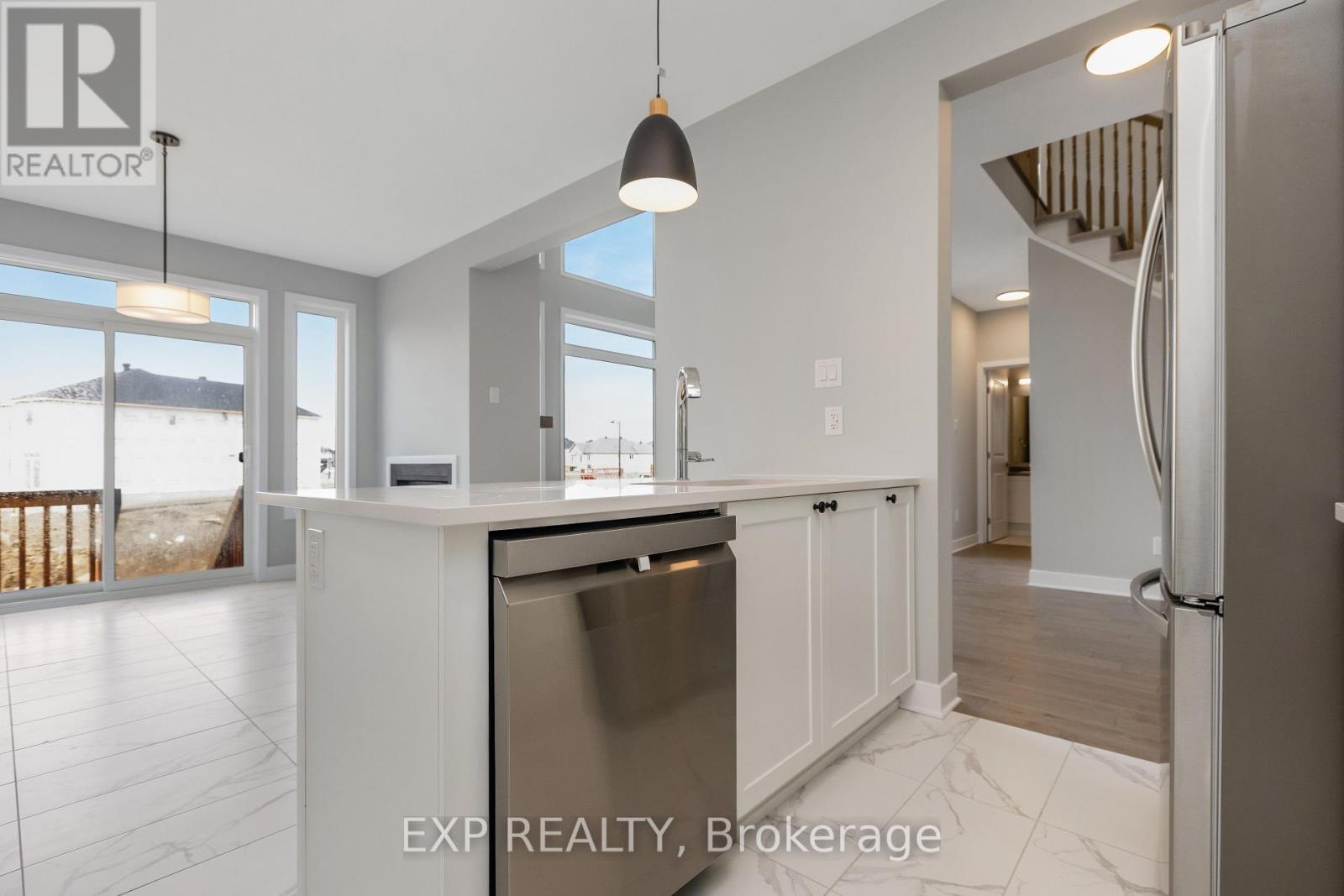 












584 PAAKANAAK AVENUE

,
Ottawa,




Ontario
K1X0J6

