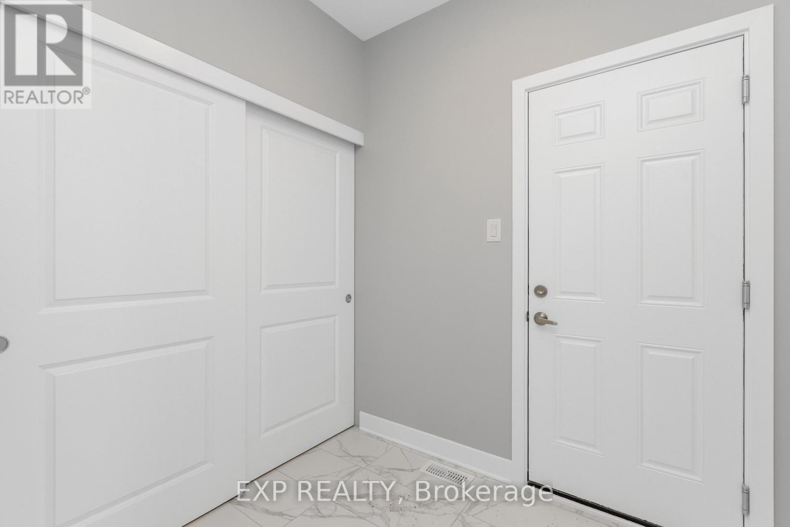 












584 PAAKANAAK AVENUE

,
Ottawa,




Ontario
K1X0J6

