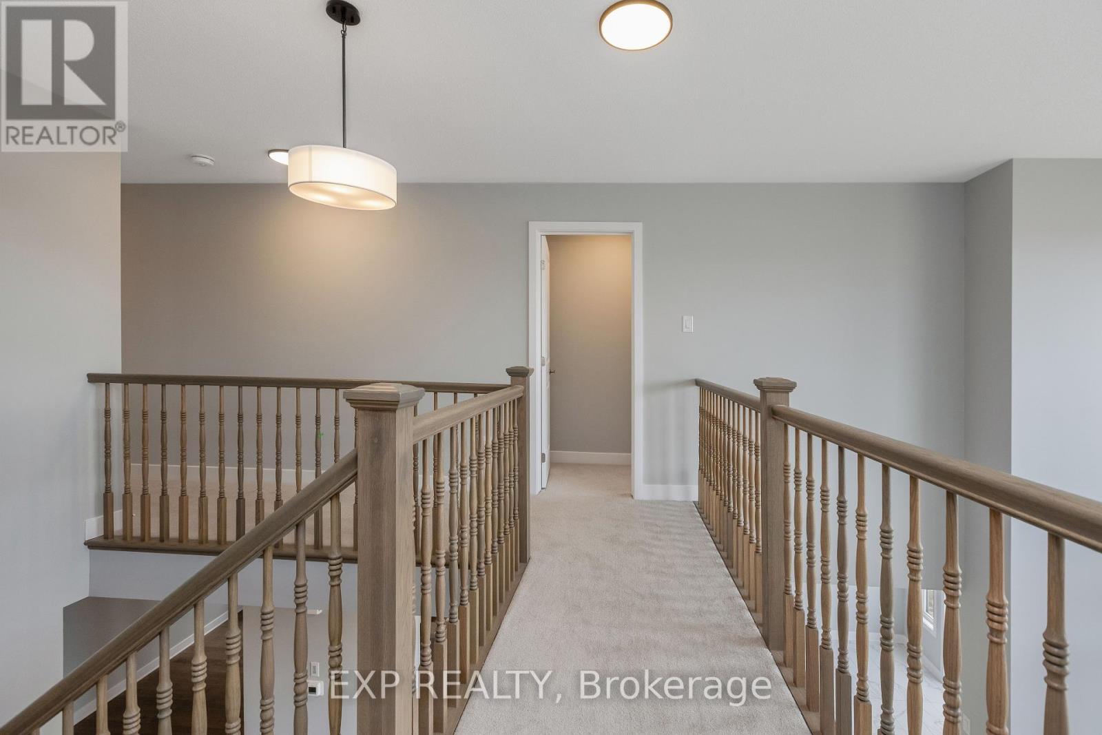 












584 PAAKANAAK AVENUE

,
Ottawa,




Ontario
K1X0J6

