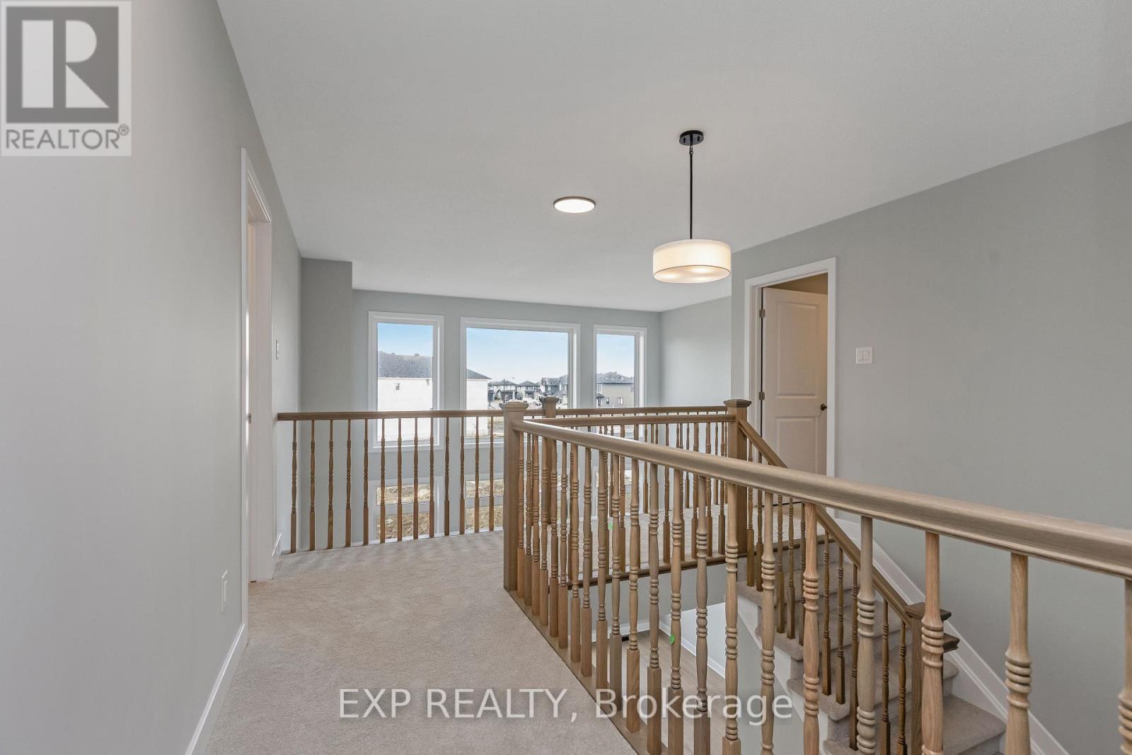












584 PAAKANAAK AVENUE

,
Ottawa,




Ontario
K1X0J6


