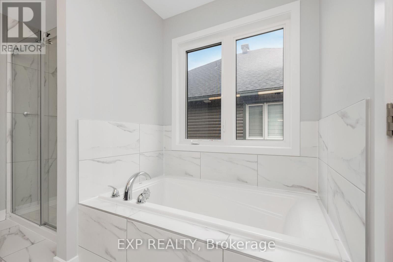 












584 PAAKANAAK AVENUE

,
Ottawa,




Ontario
K1X0J6

