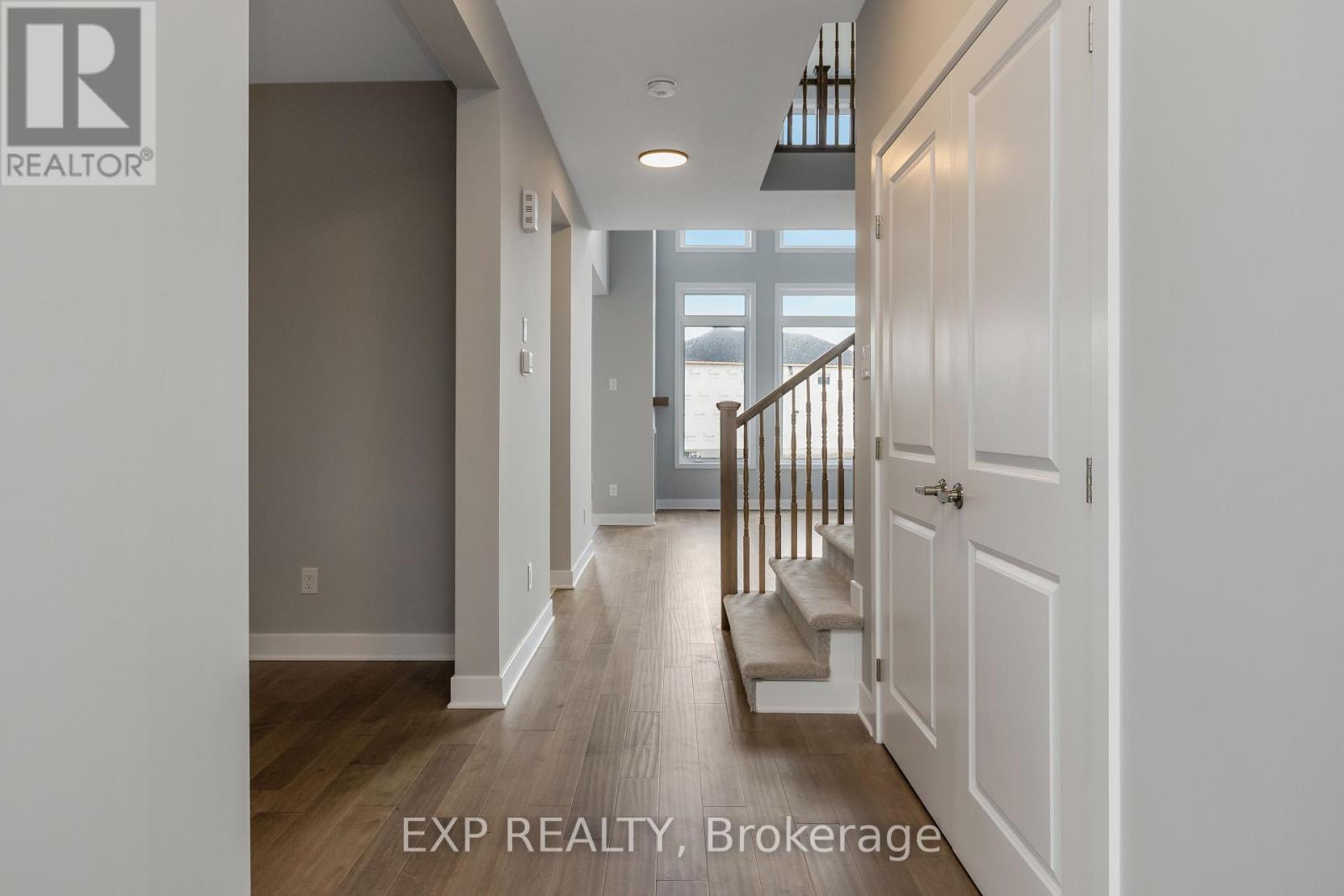 












584 PAAKANAAK AVENUE

,
Ottawa,




Ontario
K1X0J6

