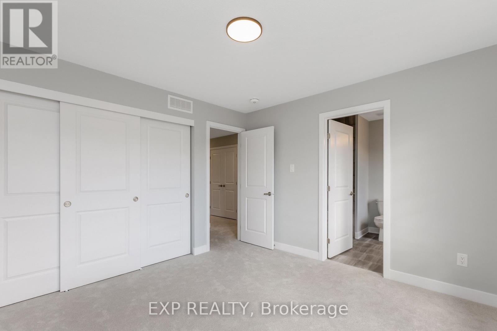 












584 PAAKANAAK AVENUE

,
Ottawa,




Ontario
K1X0J6

