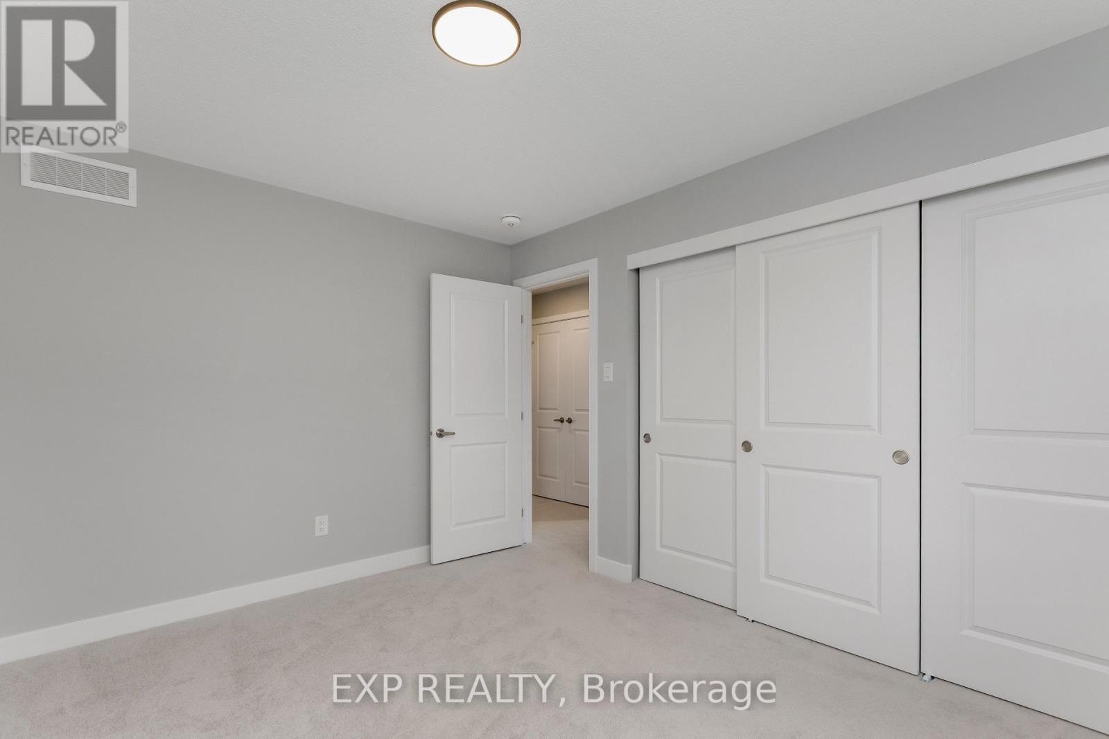 












584 PAAKANAAK AVENUE

,
Ottawa,




Ontario
K1X0J6

