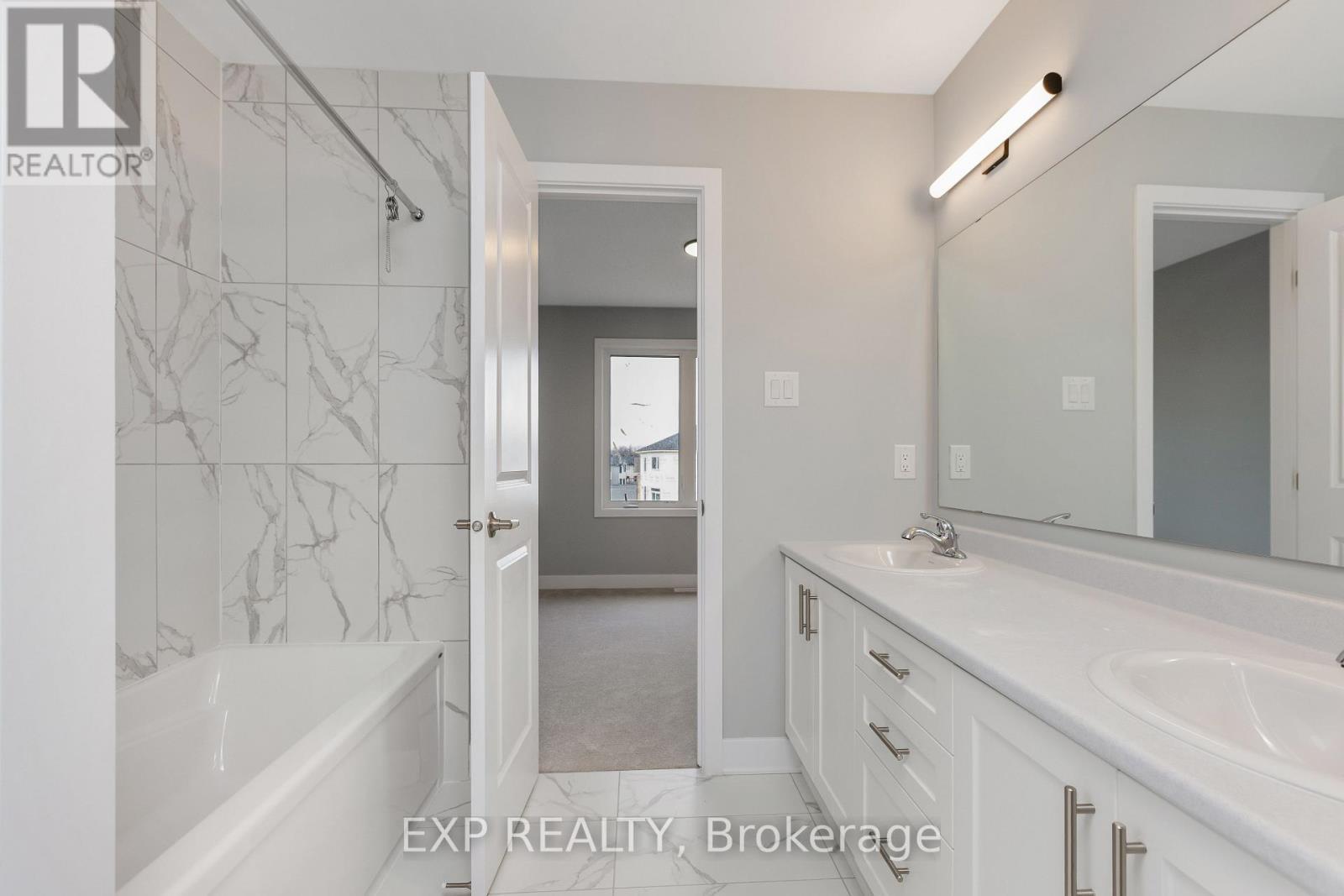 












584 PAAKANAAK AVENUE

,
Ottawa,




Ontario
K1X0J6

