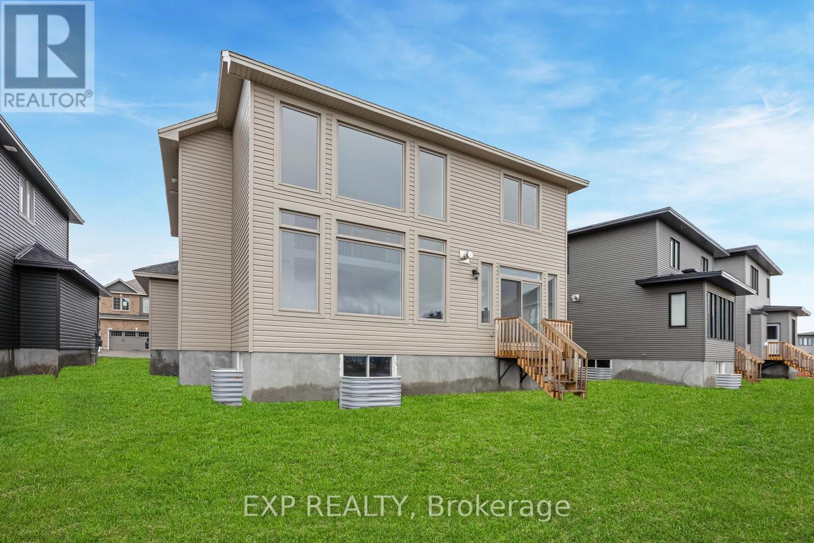 












584 PAAKANAAK AVENUE

,
Ottawa,




Ontario
K1X0J6

